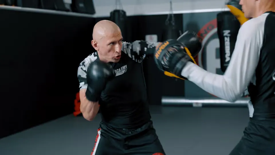 Boxen mit Coach Daniel Training bei Sportacademy FLOWINGARTS
